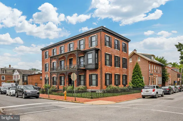a car parked in front of a building