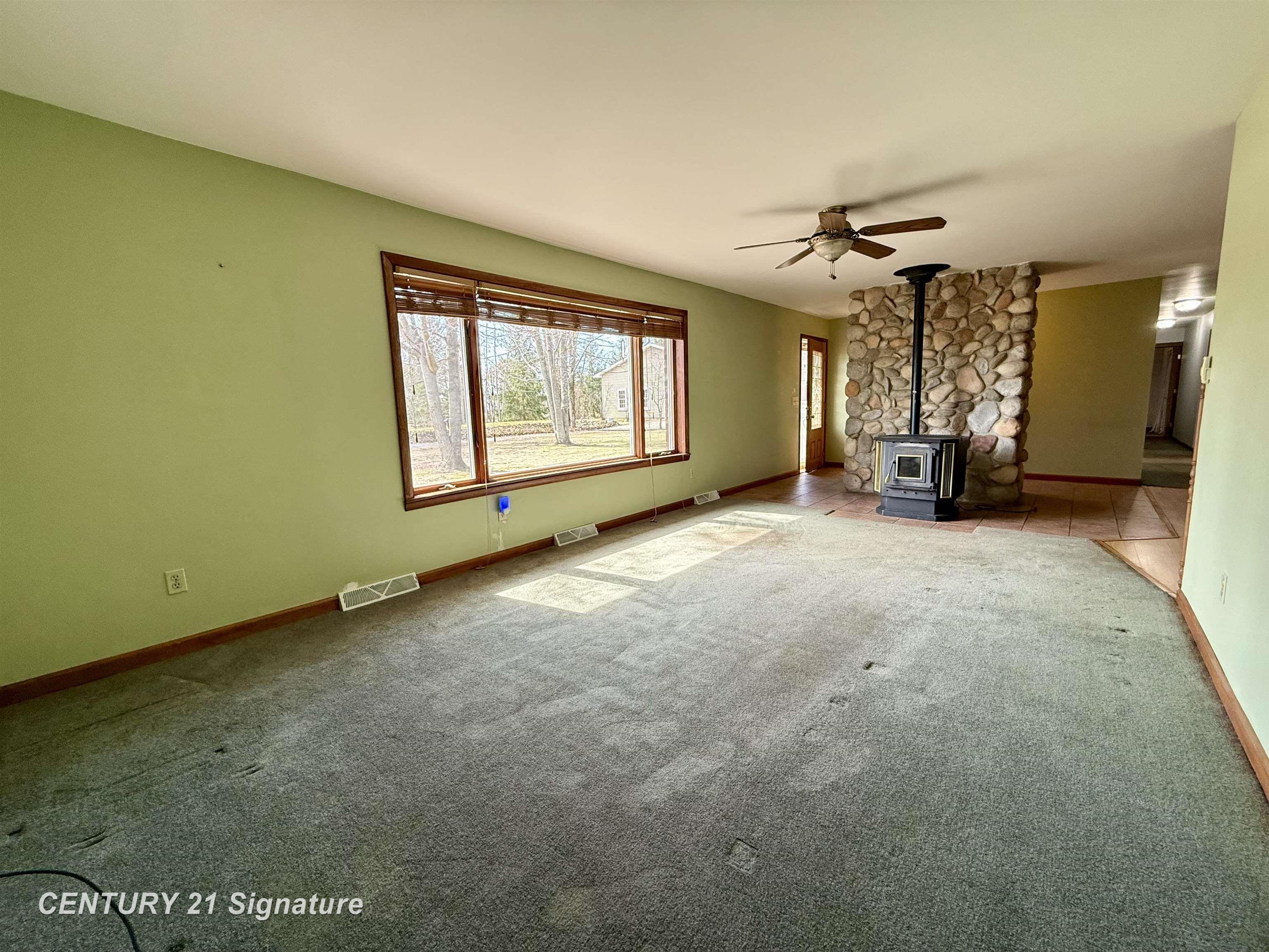 7083 Hackett Road Freeland, MI 48623 - Photo 2 of 28