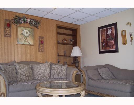 452 Park Street Rochester, PA 15074 - Photo 5 of 8 Living Room.