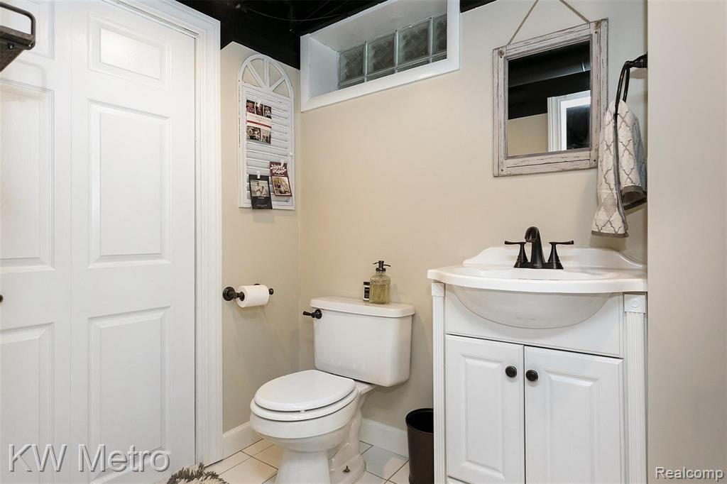 2369 Cambridge Road Berkley, MI 48072 - Photo 24 of 31
