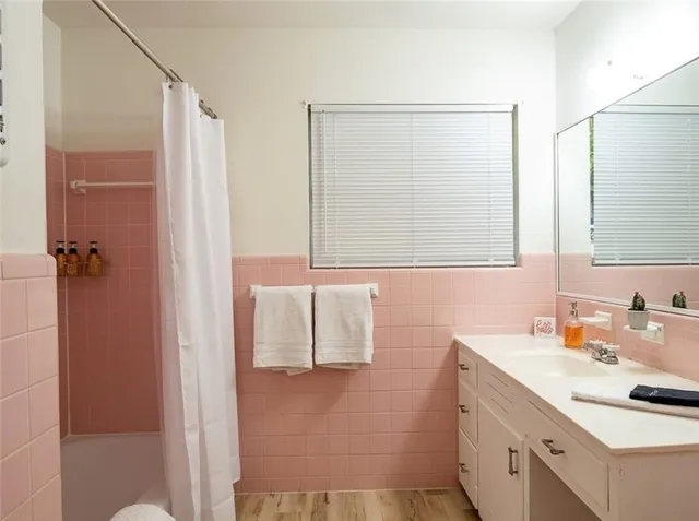 $3,500 | 2000 Vista Lane, Austin, TX 78703