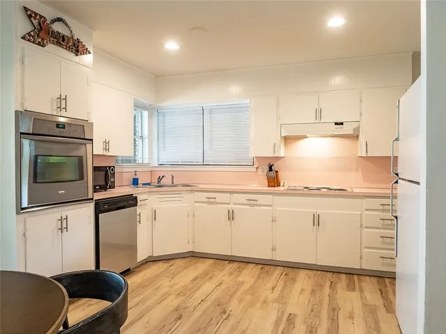 $3,500 | 2000 Vista Lane, Austin, TX 78703