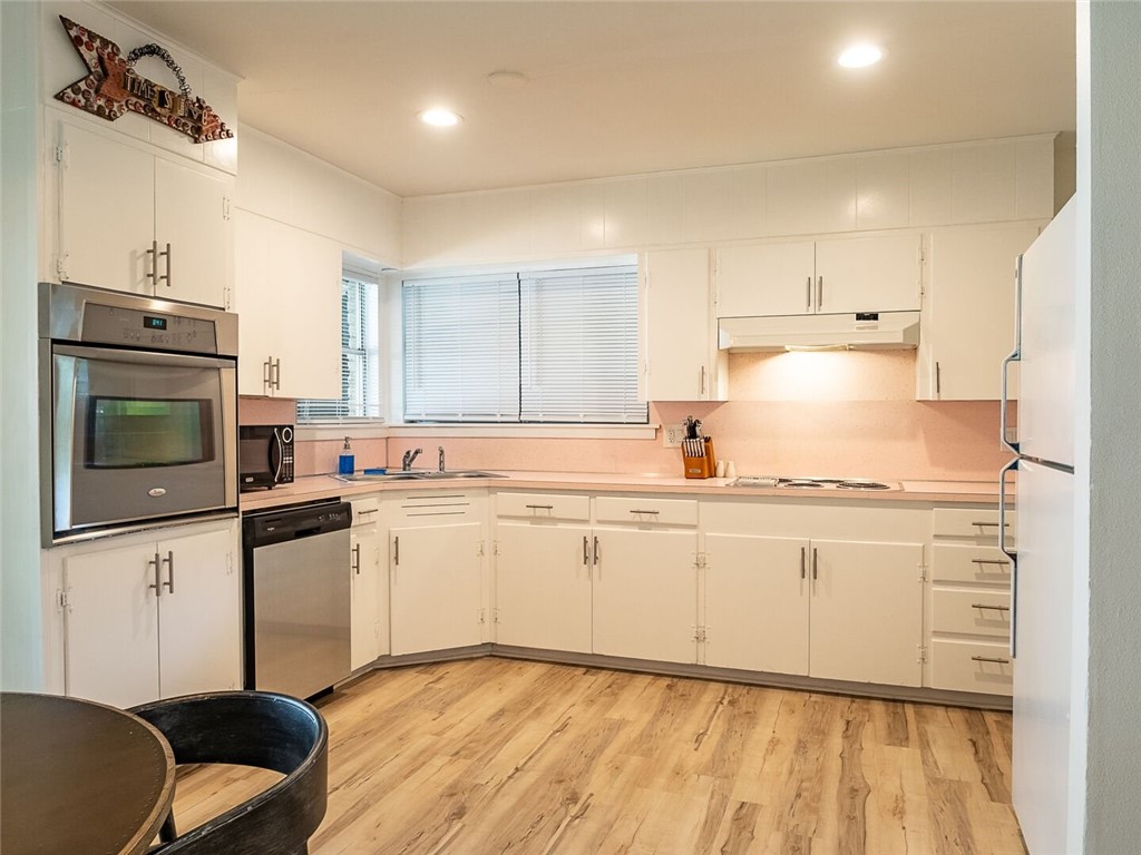 2000 Vista Lane Austin, TX 78703 - Photo 3 of 18