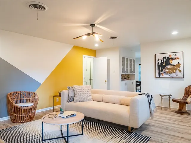 $3,500 | 2000 Vista Lane, Austin, TX 78703