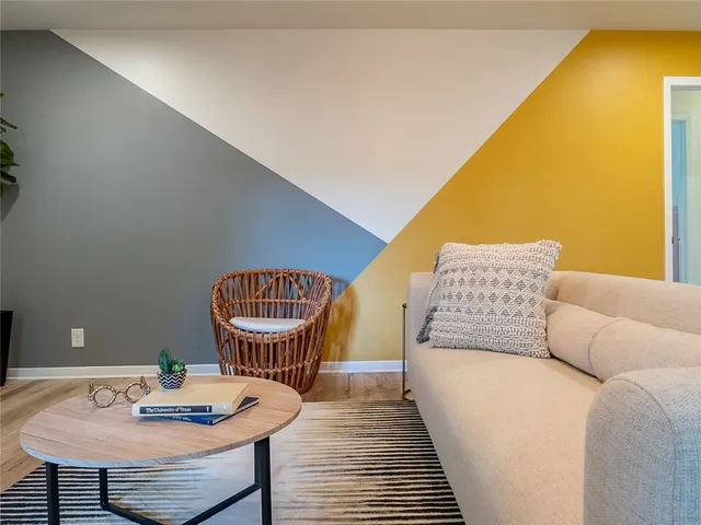 $3,500 | 2000 Vista Lane, Austin, TX 78703