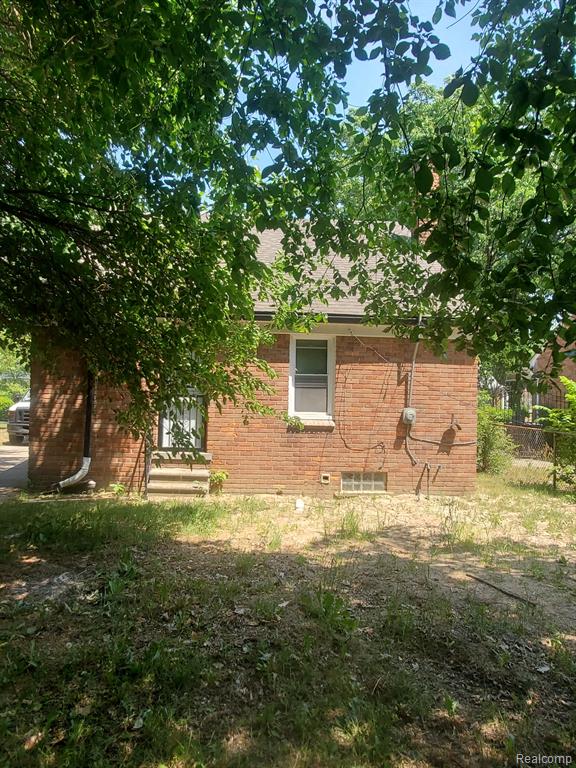 19757 Huntington Road Detroit, MI 48219 - Photo 3 of 32