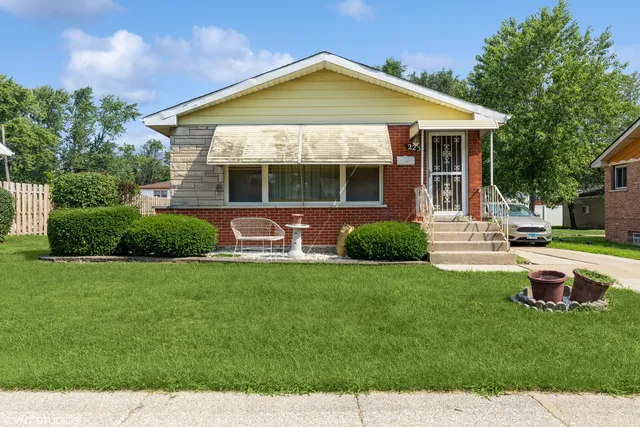 $140,000 | 223 Lynn Lane, Chicago Heights, IL 60411