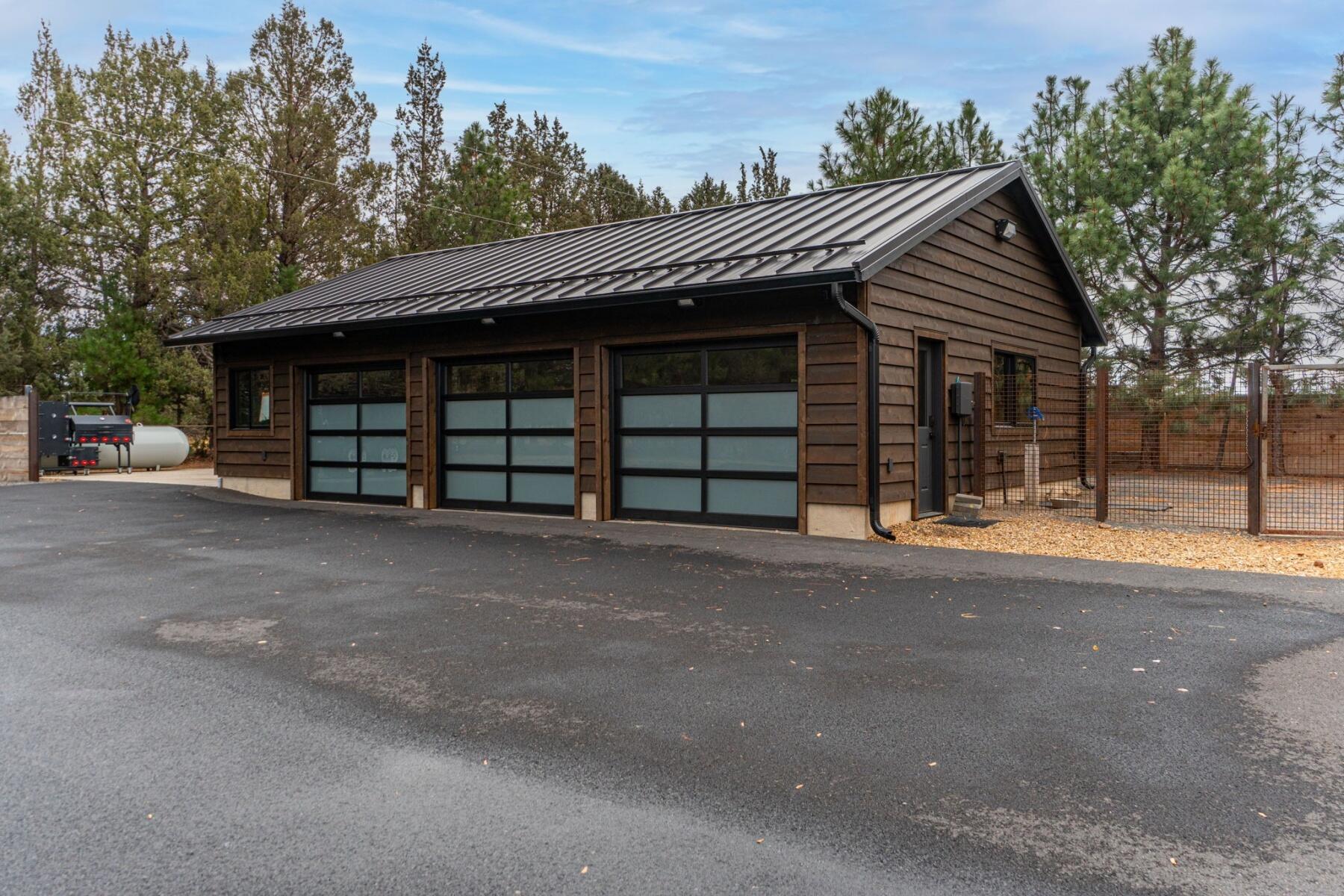 18619 Couch Market Road Bend, OR 97703 - Photo 51 of 57 52