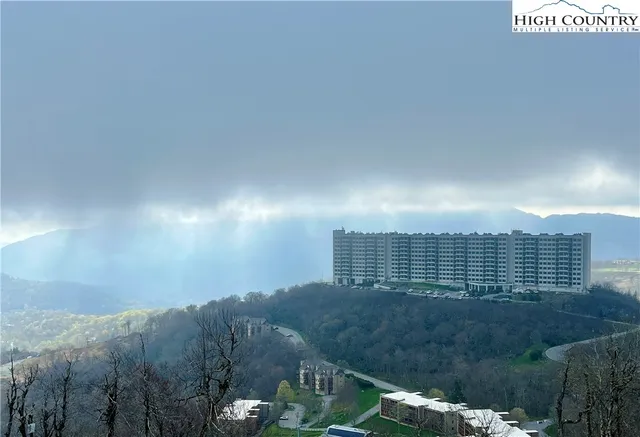 $295,000 | 303 Sugar Top Drive, Unit 2511, Sugar Mountain, NC 28604