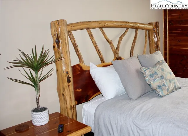 $295,000 | 303 Sugar Top Drive, Unit 2511, Sugar Mountain, NC 28604