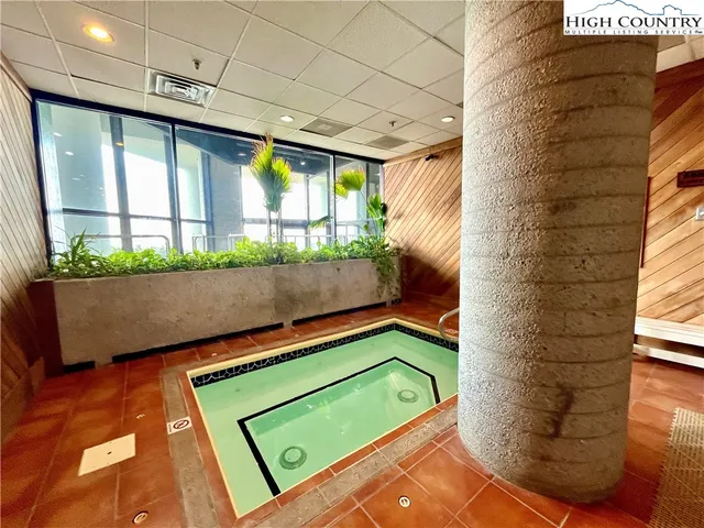 $295,000 | 303 Sugar Top Drive, Unit 2511, Sugar Mountain, NC 28604