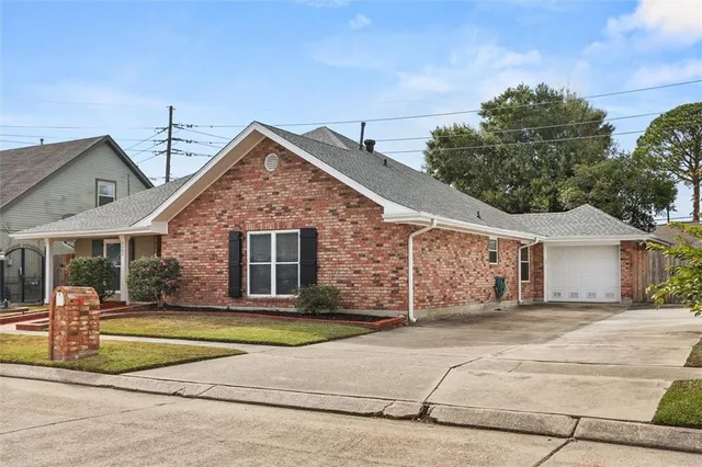 $365,000 | 3505 Lake Trail Drive, Kenner, LA 70065