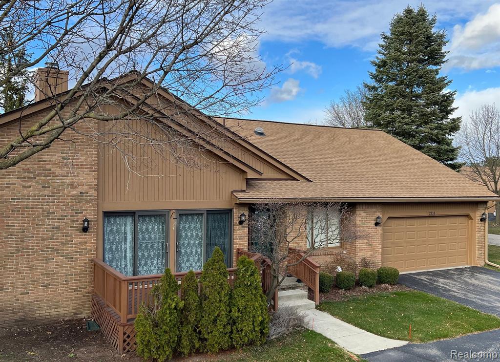 2218 London Bridge Drive Rochester, MI 48307 - Photo 1 of 21