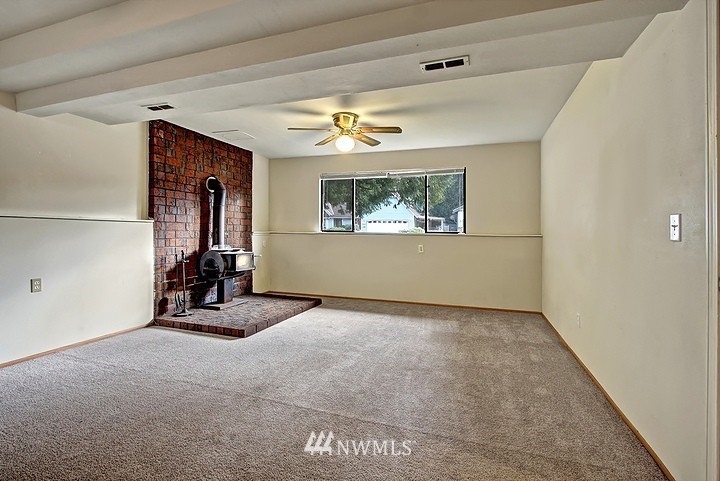 2905 165th Place Southeast Bothell, WA 98012 - Photo 13 of 18 an empty room with windows and closet