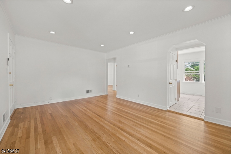 166 Beverly Hill Road Clifton, NJ 07012 - Photo 5 of 21