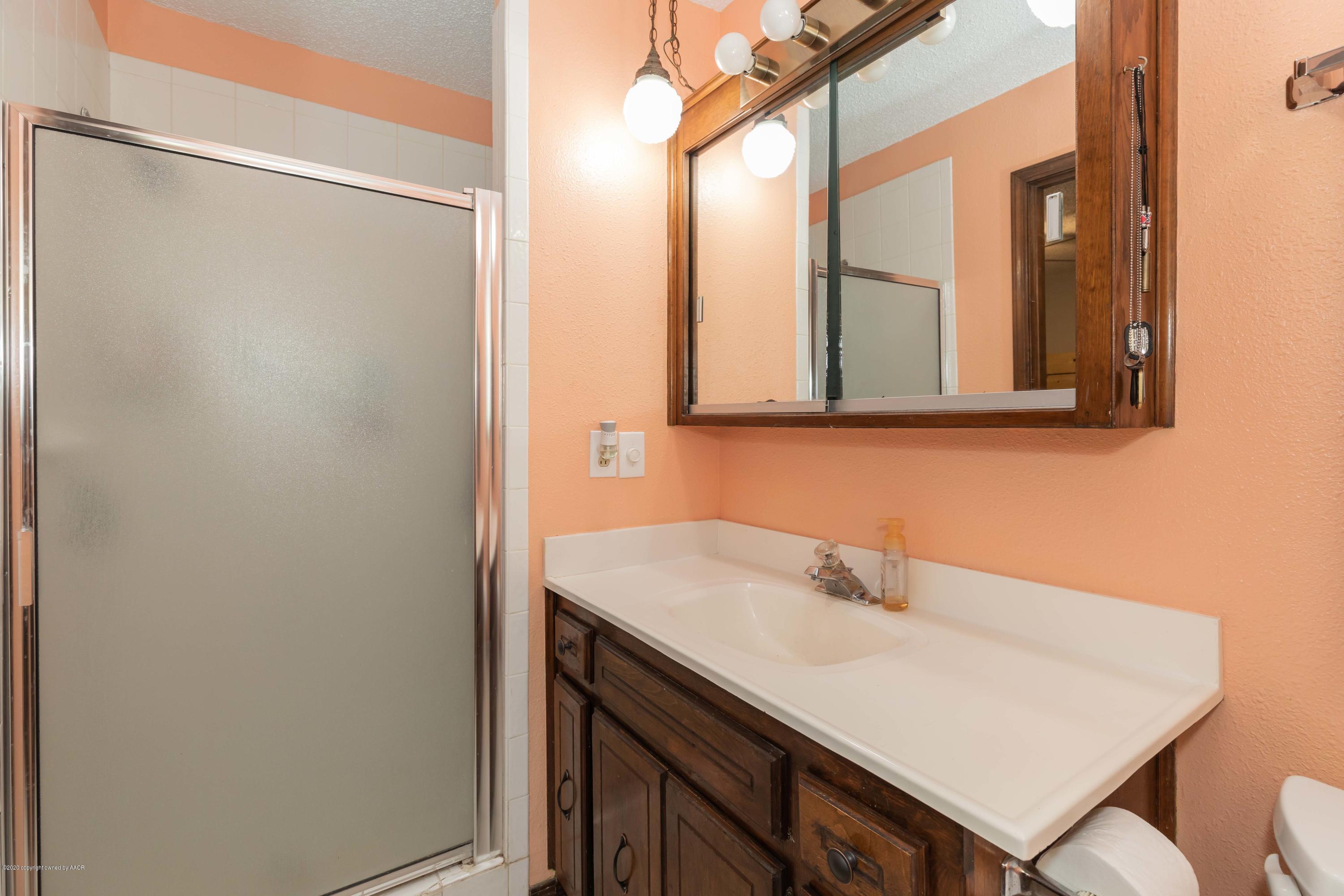5336 Whitney Lane Amarillo, TX 79110 - Photo 19 of 38 MASTER BATH VIEW 1
