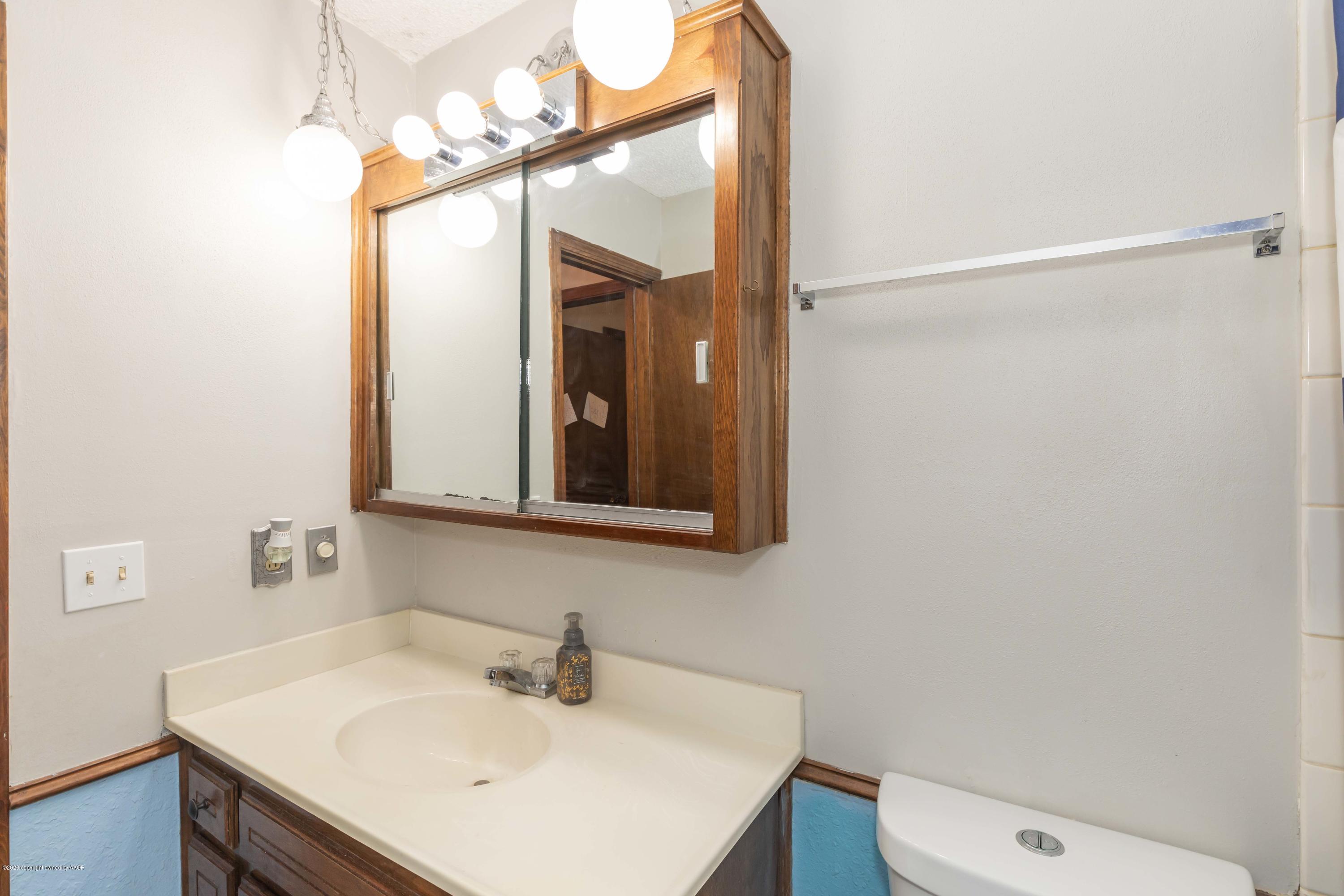 5336 Whitney Lane Amarillo, TX 79110 - Photo 26 of 38 BATHROOM 2 VIEW 2