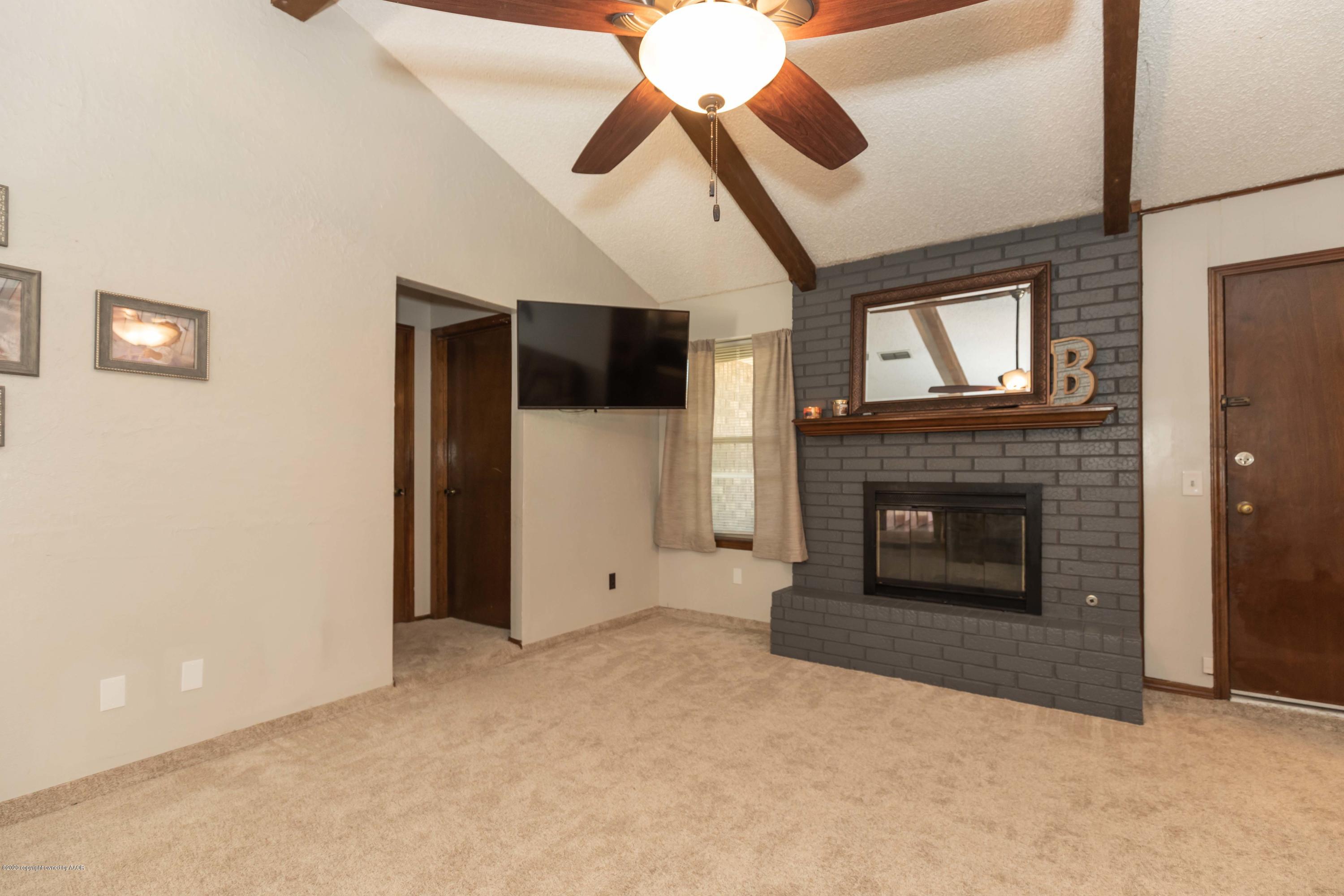 5336 Whitney Lane Amarillo, TX 79110 - Photo 7 of 38 LIVING ROOM VIEW 2