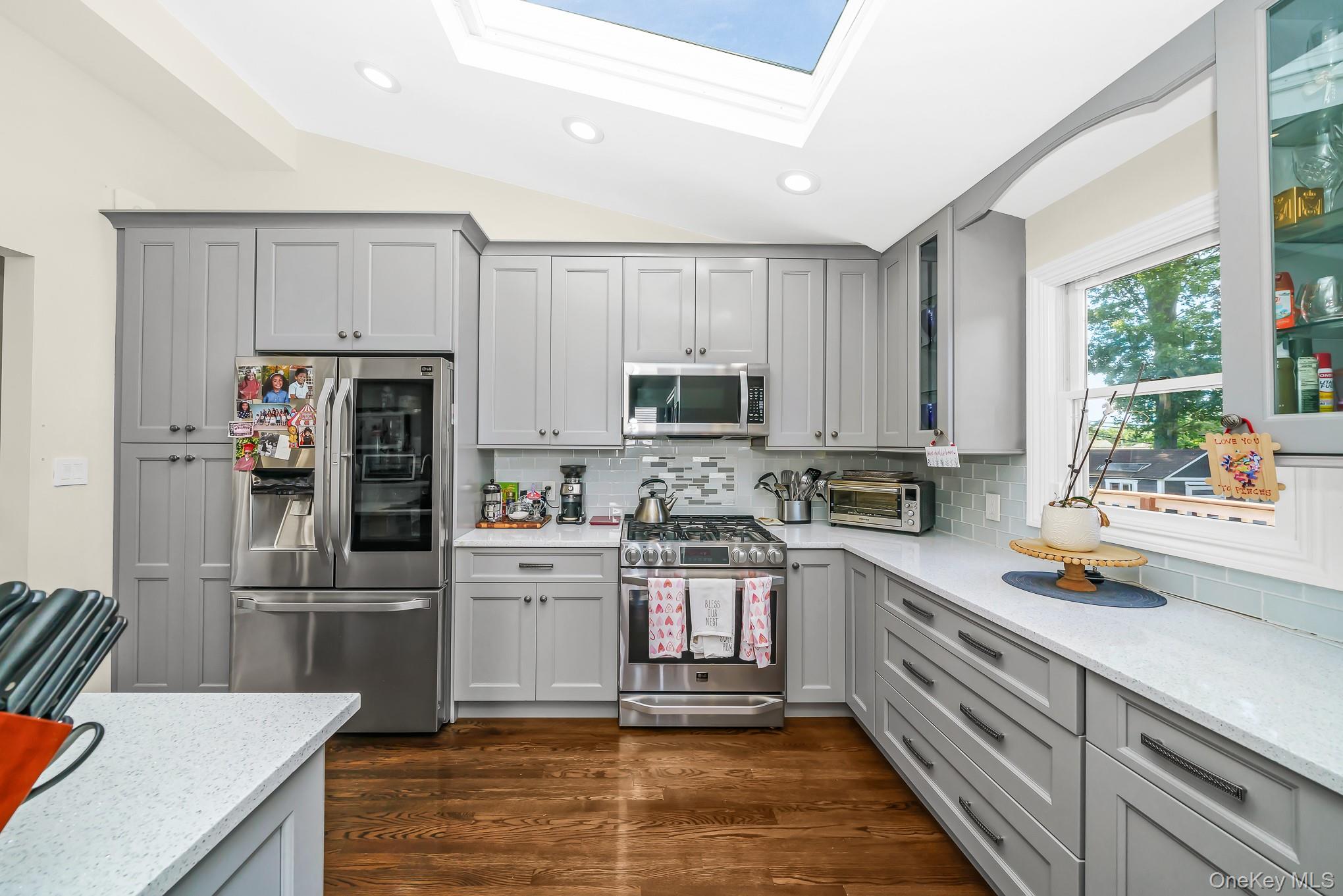 9 Wayne Place Commack, NY 11725 - Photo 13 of 36