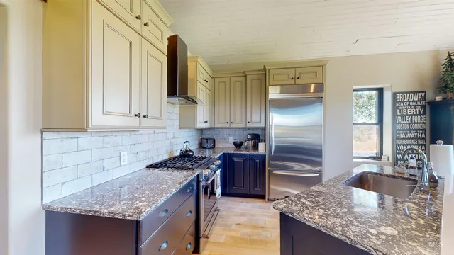 $750,000 | 836 E Highway, Richfield, ID 83349