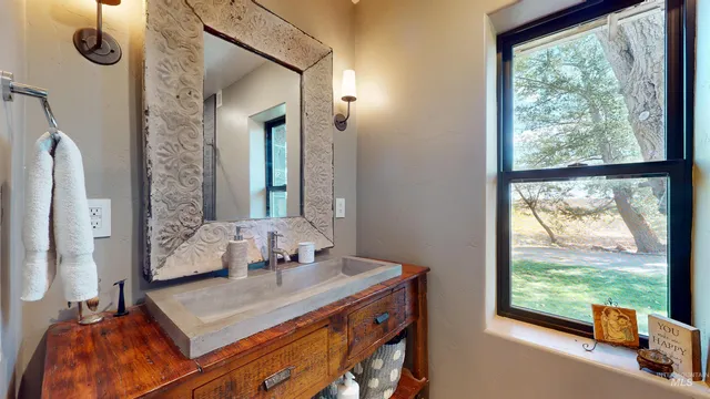 $750,000 | 836 E Highway, Richfield, ID 83349