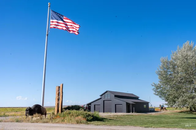 $750,000 | 836 E Highway, Richfield, ID 83349