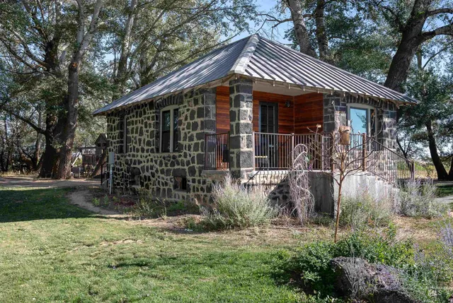 $750,000 | 836 E Highway, Richfield, ID 83349