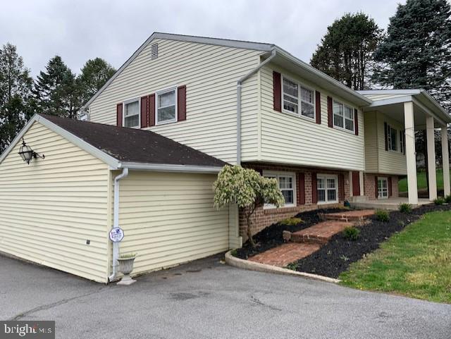 210 Hilltop Road Boiling Springs, PA 17007 - Photo 3 of 52 Gallery Image 3