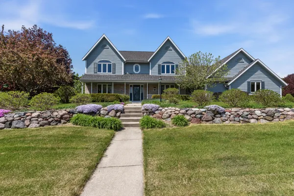 $549,900 | 1128 South Silverbrook Drive, West Bend, WI 53095