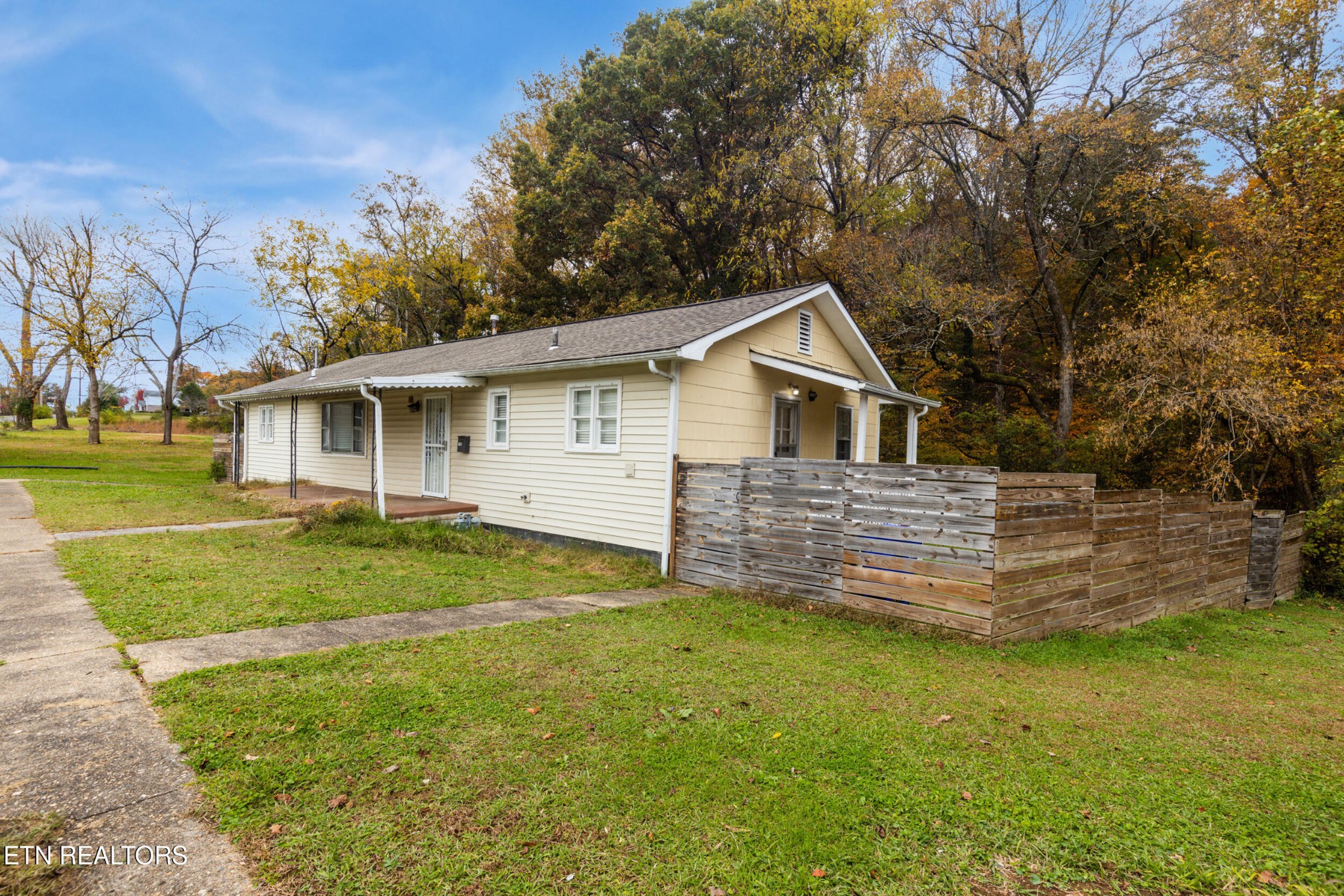 176 Hillside Road Oak Ridge, TN 37830 - Photo 4 of 32