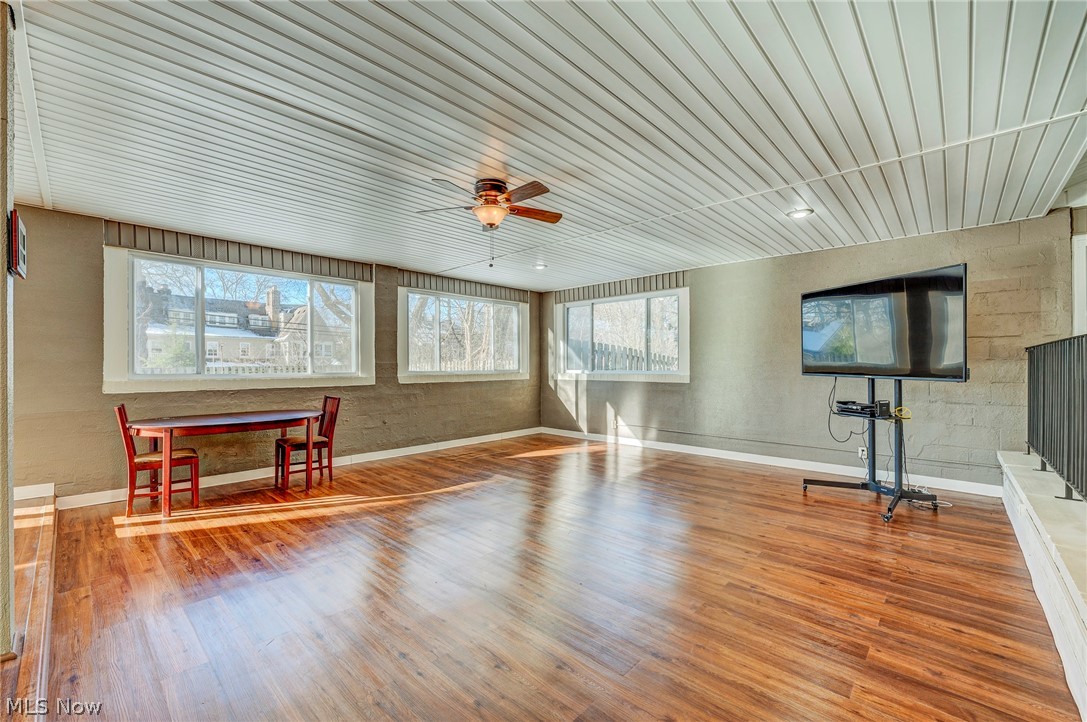 2910 Lee Road Cleveland, OH 44120 - Photo 19 of 35 Sun Room