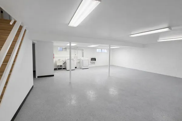 $3,000 | 933 College Avenue, Unit A, Wheaton, IL 60187