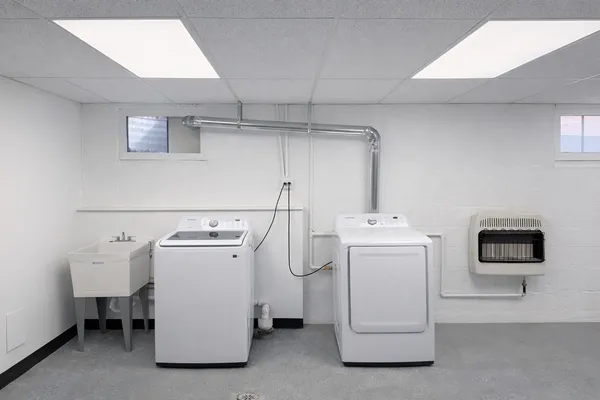 $3,000 | 933 College Avenue, Unit A, Wheaton, IL 60187