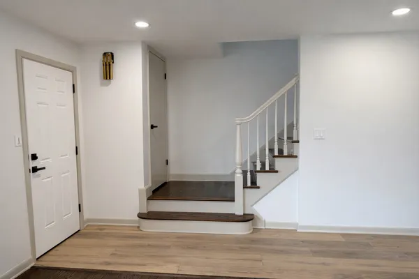 $3,000 | 933 College Avenue, Unit A, Wheaton, IL 60187