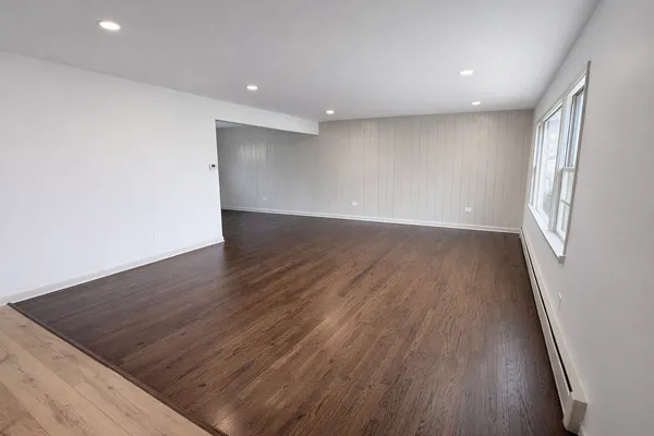 $3,000 | 933 College Avenue, Unit A, Wheaton, IL 60187