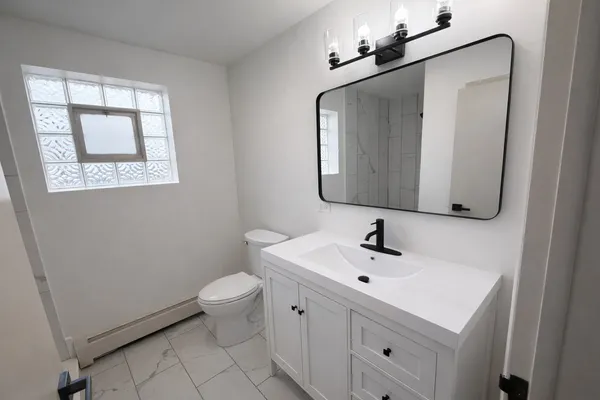 $3,000 | 933 College Avenue, Unit A, Wheaton, IL 60187