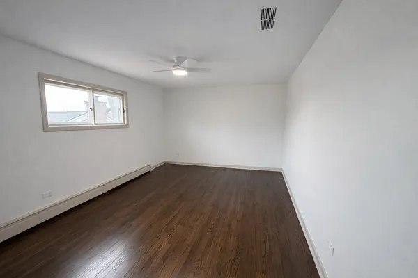 $3,000 | 933 College Avenue, Unit A, Wheaton, IL 60187