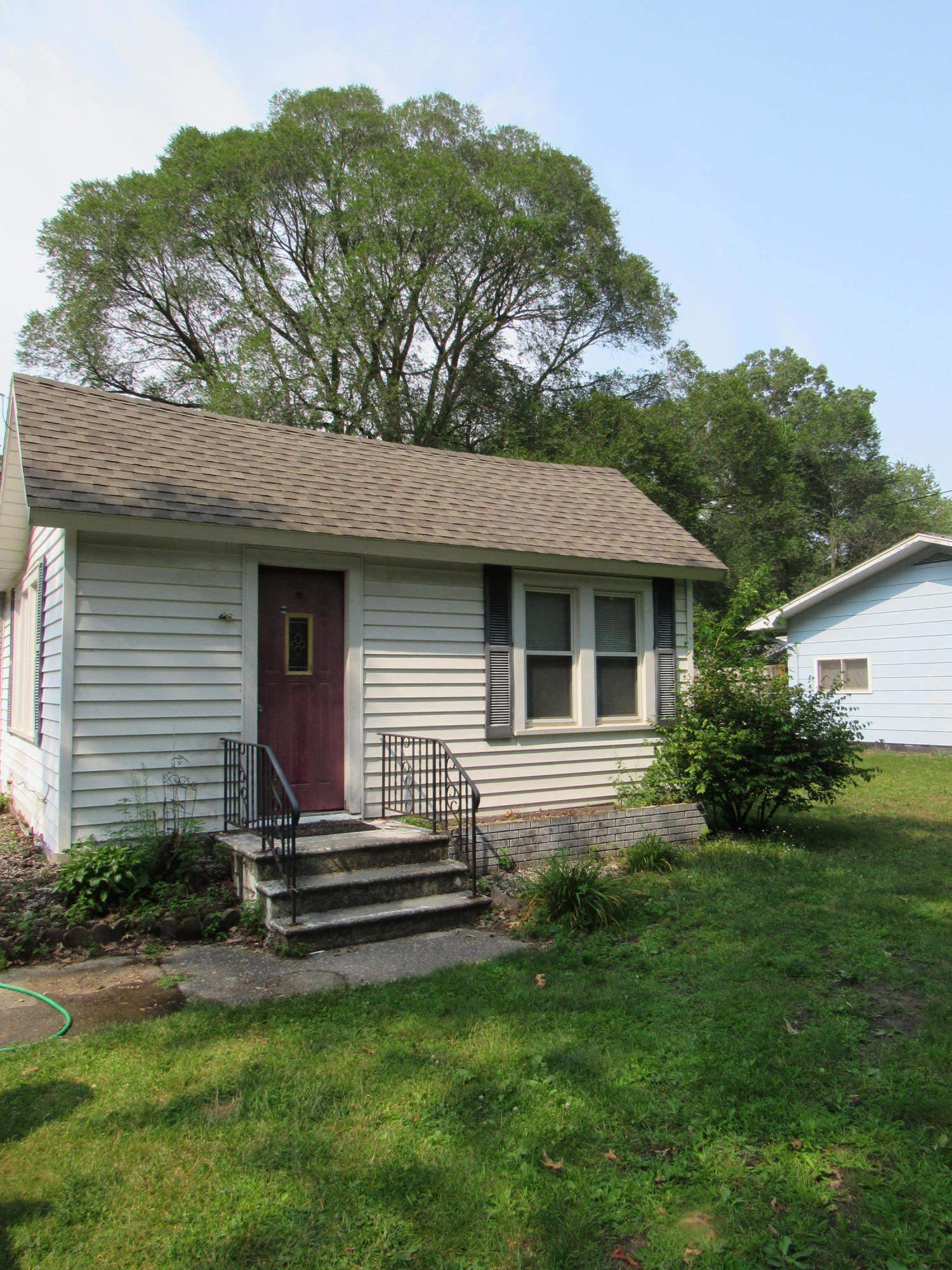 602 W. River Road