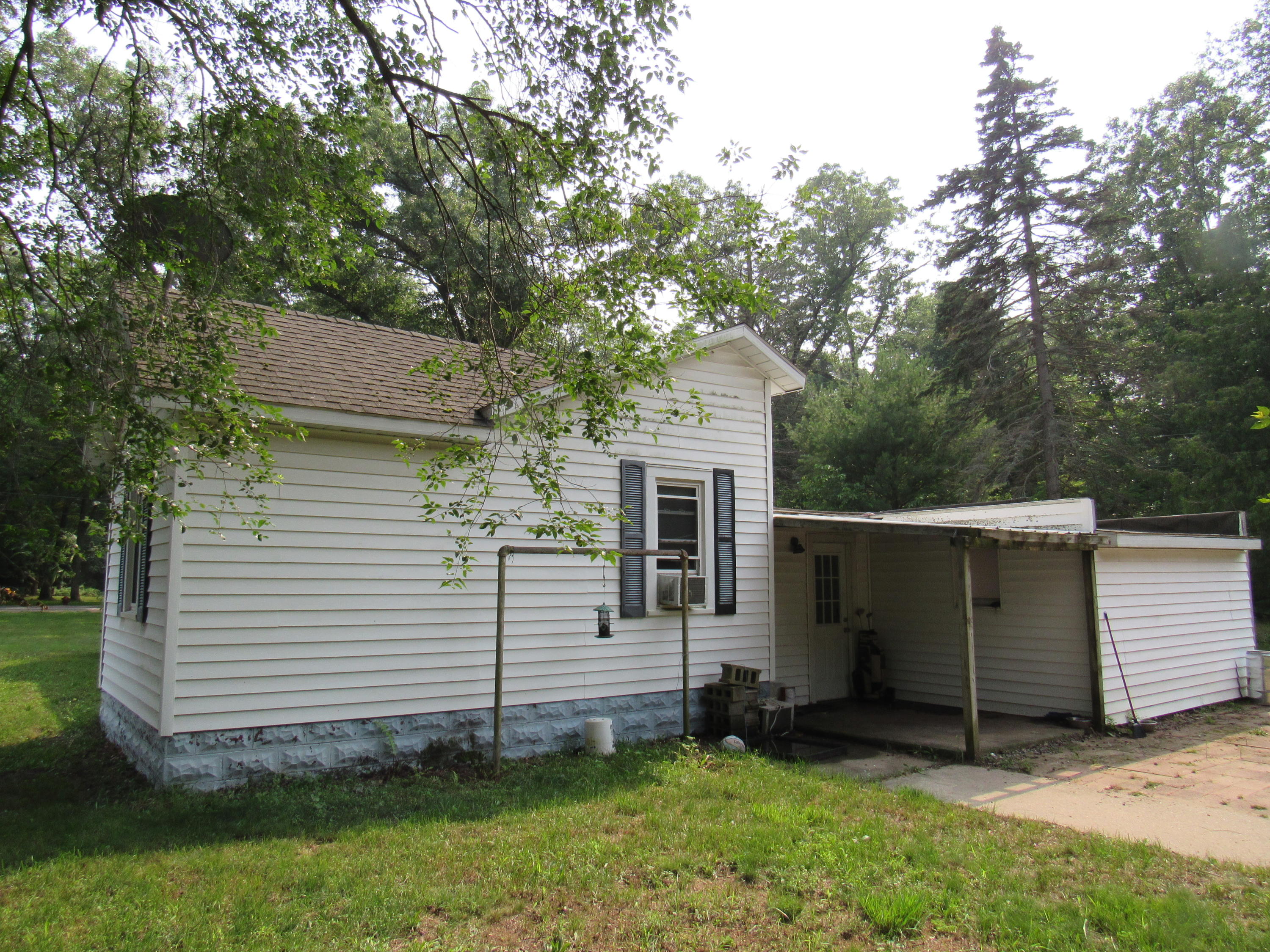 602 West River Road Muskegon, MI 49445 - Photo 3 of 11 Back of Home