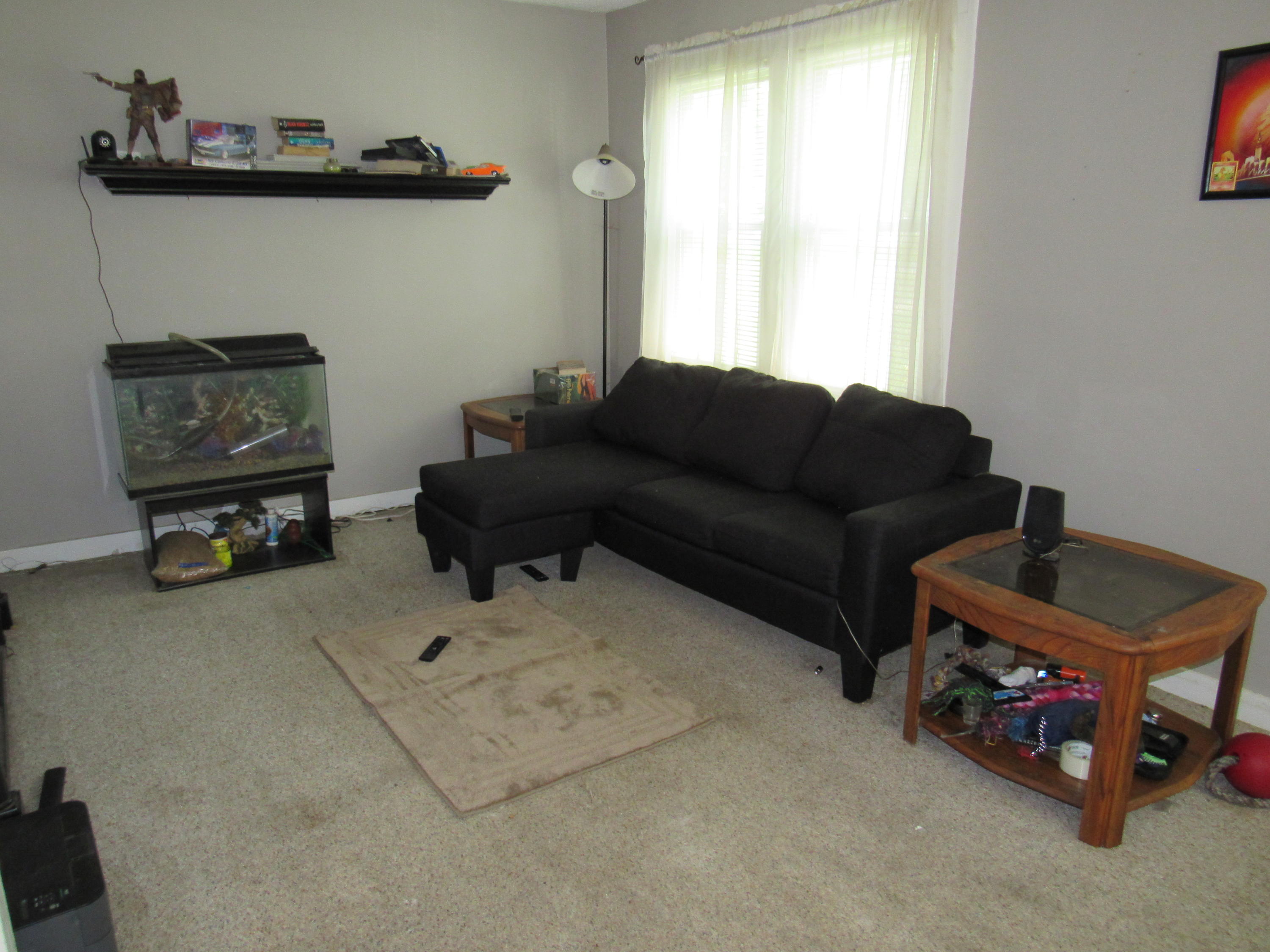602 West River Road Muskegon, MI 49445 - Photo 6 of 11 Living Room