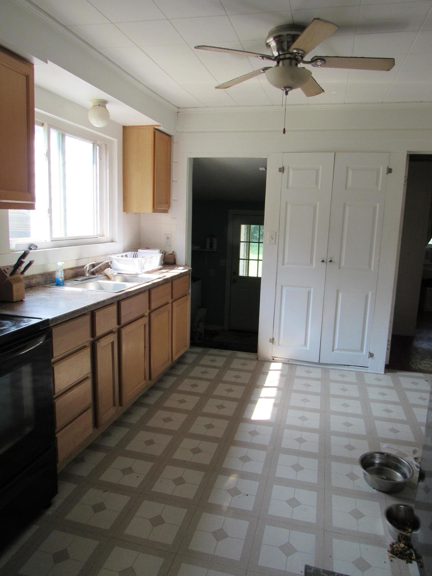 602 West River Road Muskegon, MI 49445 - Photo 9 of 11 Kitchen