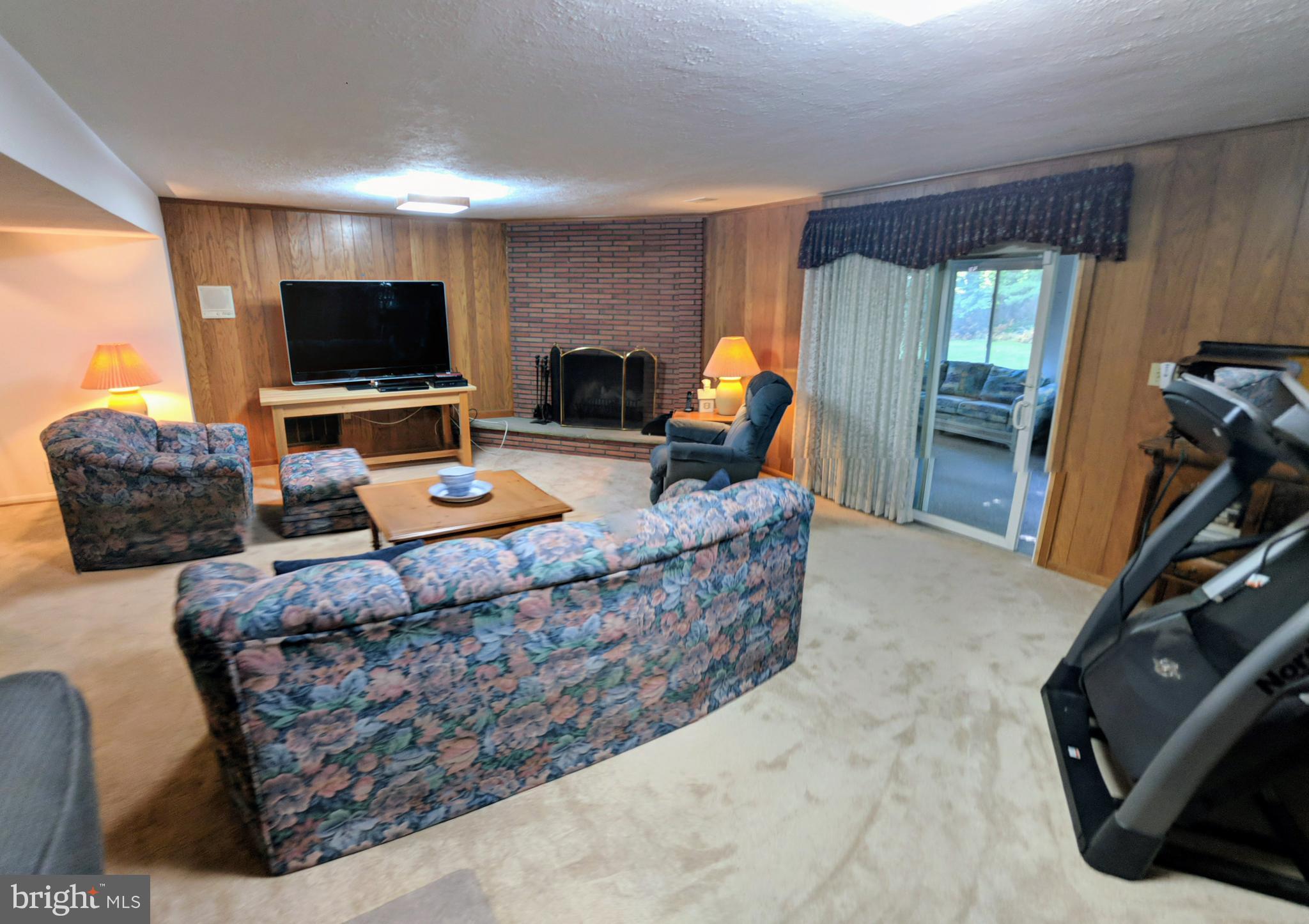 908 Winhall Way Silver Spring, MD 20904 - Photo 15 of 27 Family Room