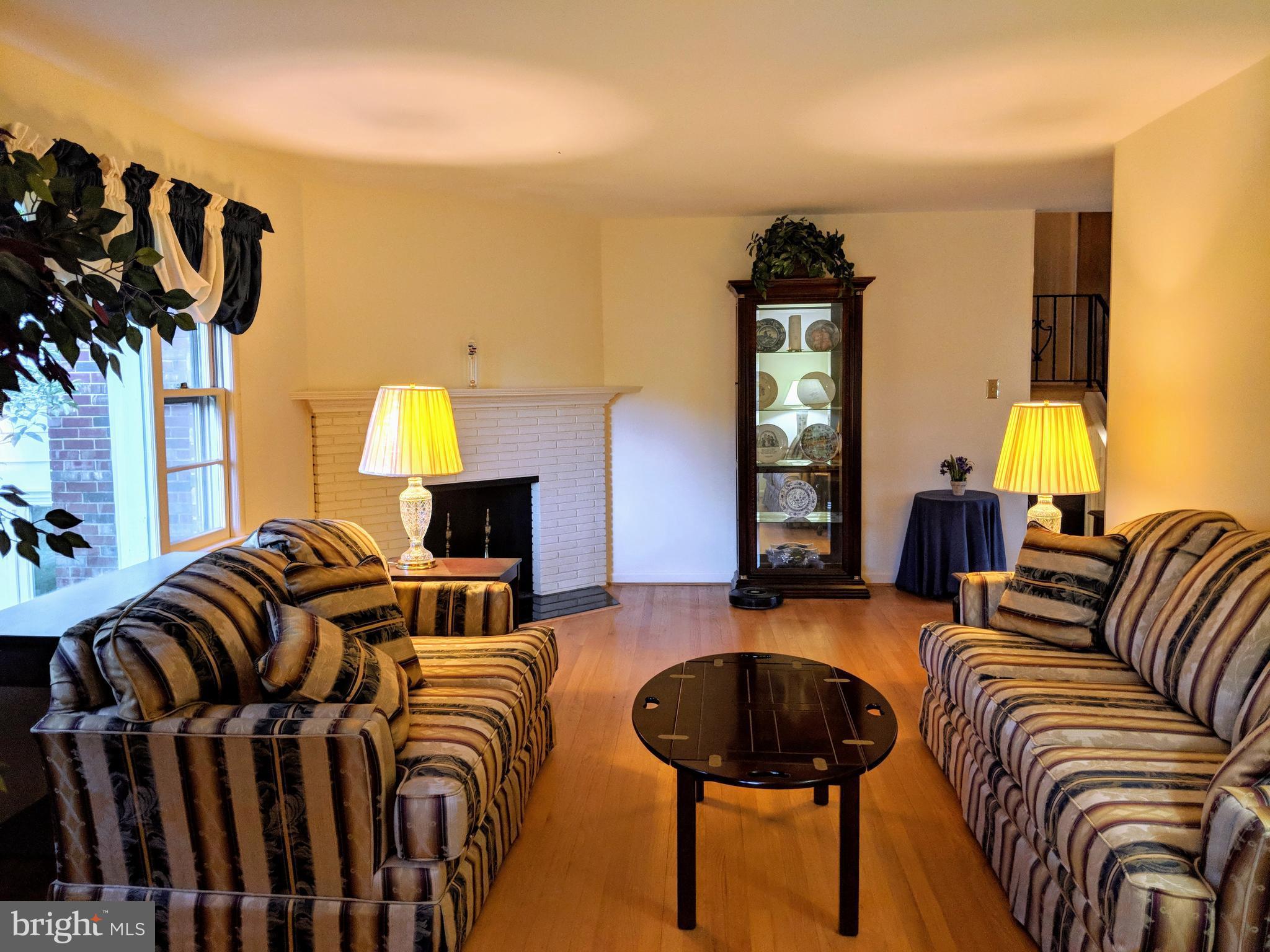 908 Winhall Way Silver Spring, MD 20904 - Photo 3 of 27 Living Room
