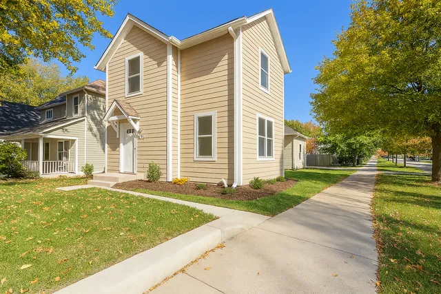 $445,000 | 5333 Fairview Avenue, Downers Grove, IL 60515