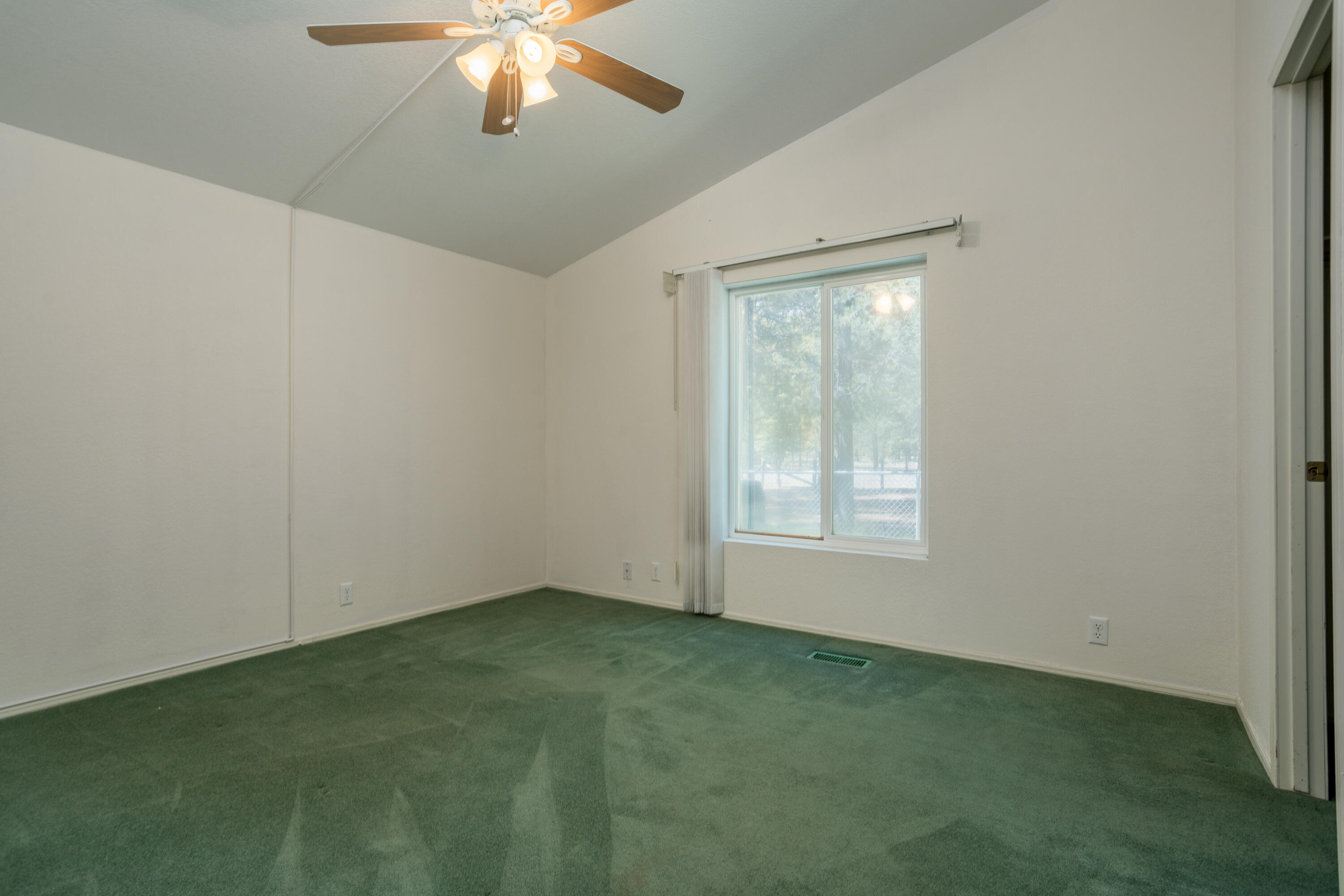 15720 Dawn Road La Pine, OR 97739 - Photo 18 of 39 15720 Dawn Road 13 of 36