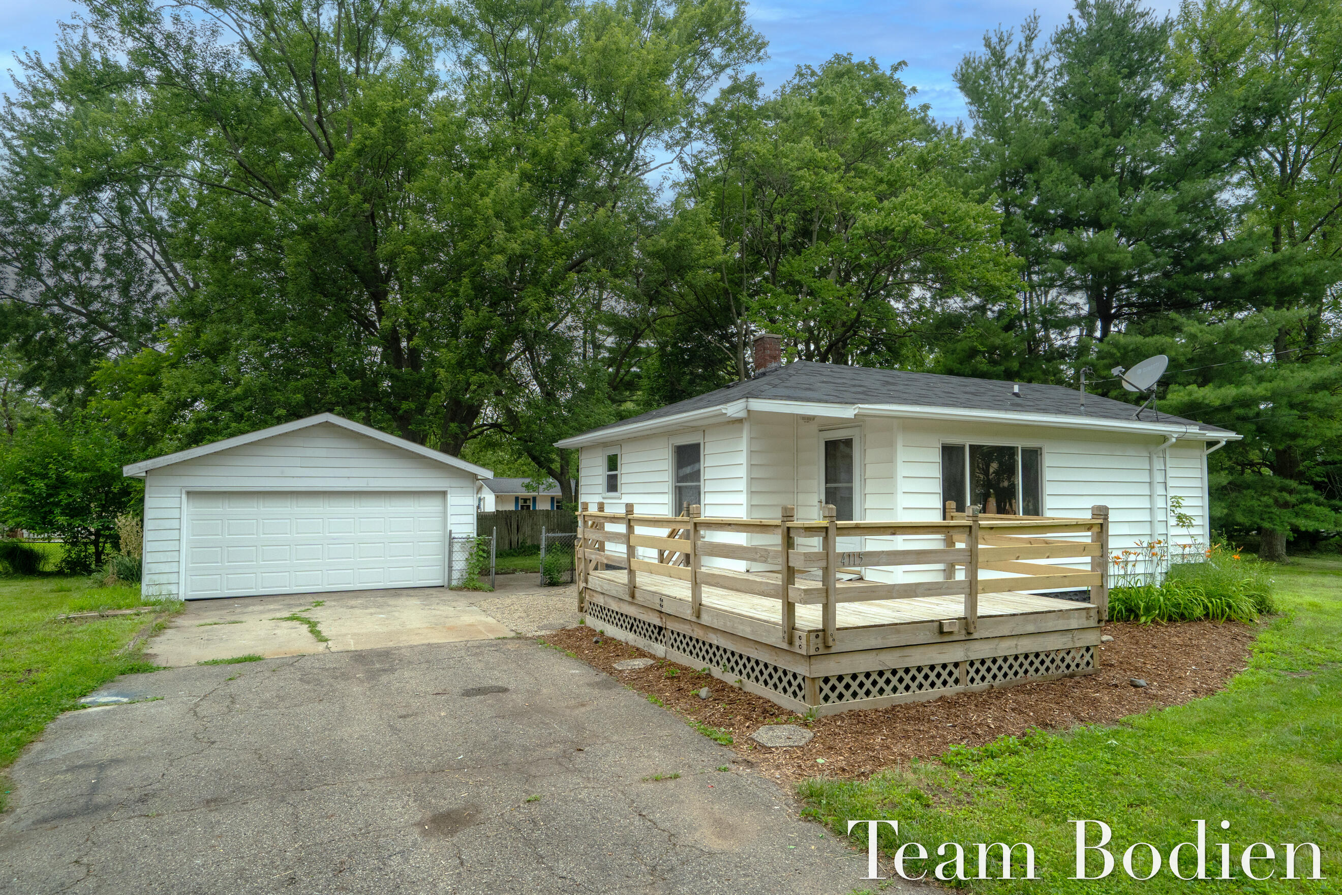 4115 Nazareth Road Kalamazoo, MI 49004 - Photo 2 of 29 DSC09360