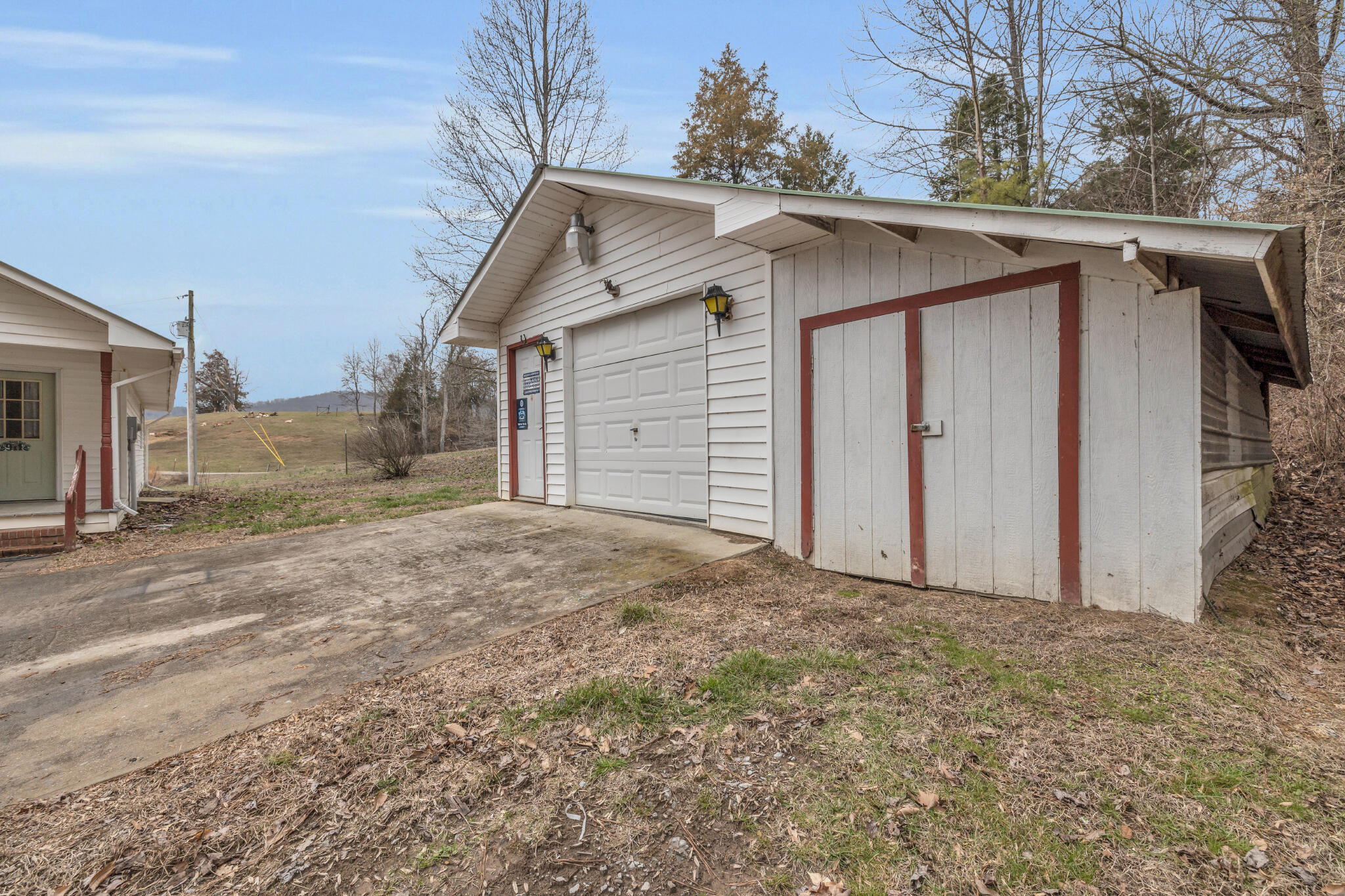 106 County Road 189 Decatur, TN 37322 - Photo 26 of 48 Garage
