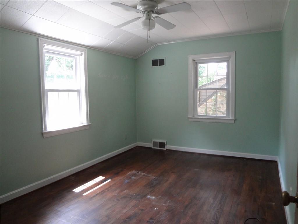 217 Siebert Road Pittsburgh, PA 15237 - Photo 16 of 21 3rd Bedroom