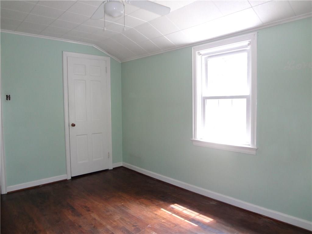217 Siebert Road Pittsburgh, PA 15237 - Photo 17 of 21 3rd Bedroom
