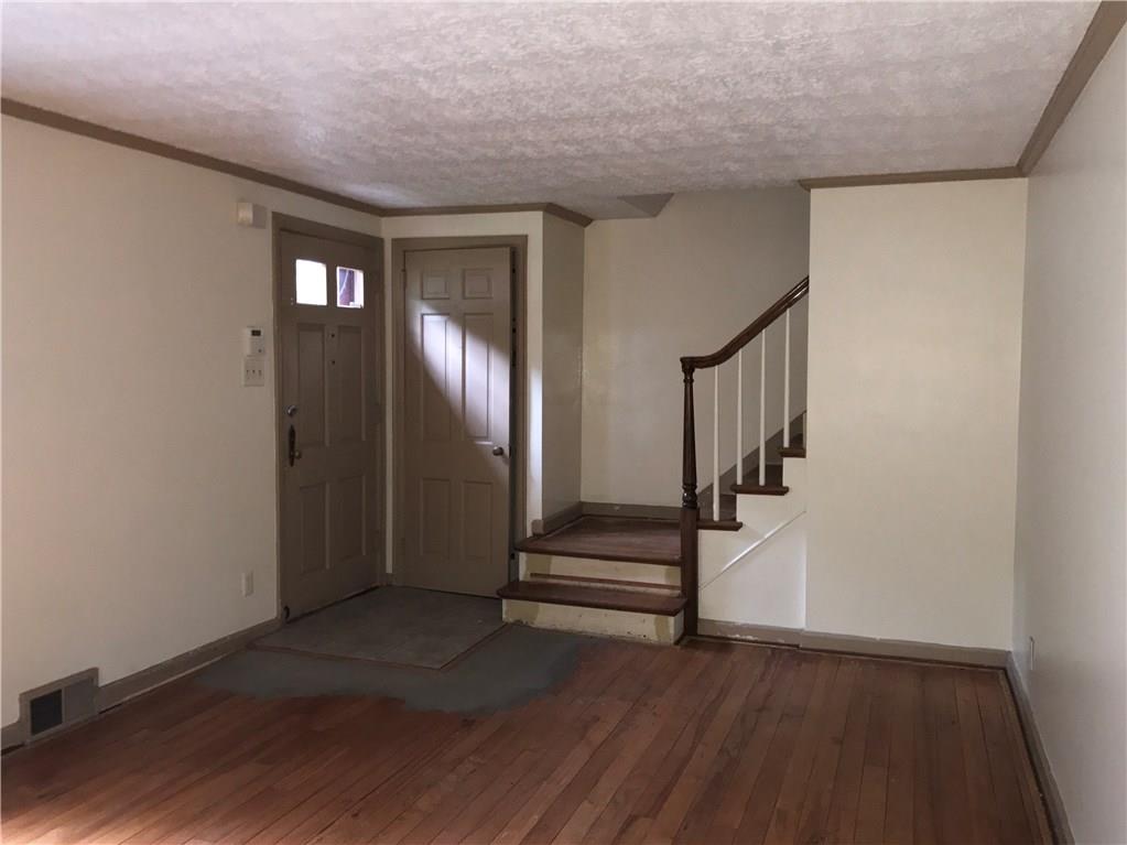 217 Siebert Road Pittsburgh, PA 15237 - Photo 3 of 21 Living Room